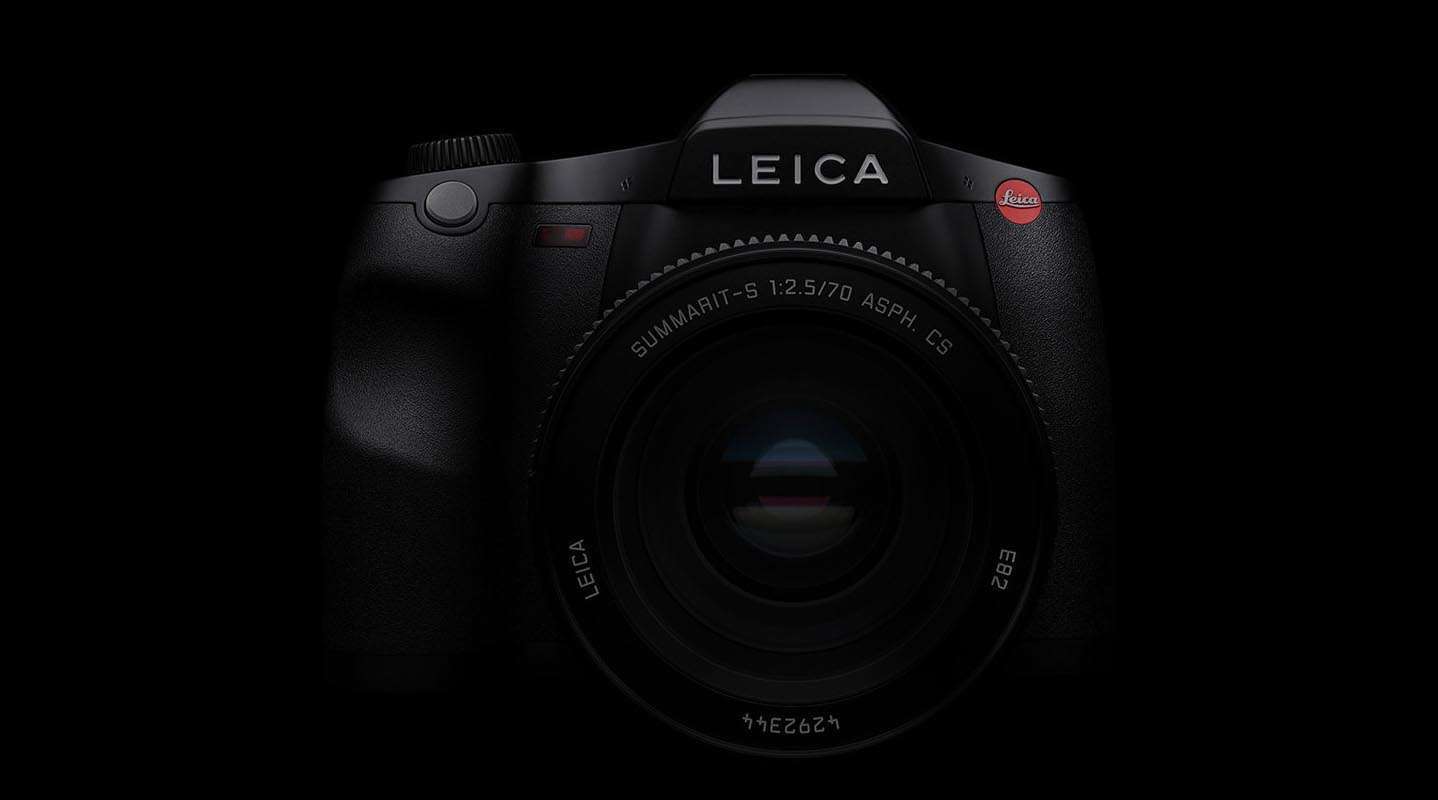 Leica S3 medium format DSLR camera with a new 64 MP high resolution 30 x 45mm size sensor, improved video support, better dynamic range, autofocus, and ISO sensitivity