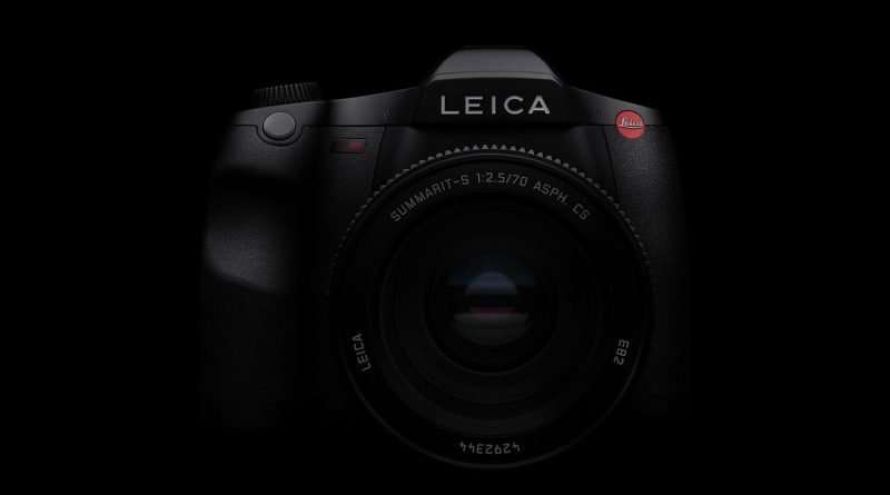 Leica S3 medium format DSLR camera with a new 64 MP high resolution 30 x 45mm size sensor, improved video support, better dynamic range, autofocus, and ISO sensitivity