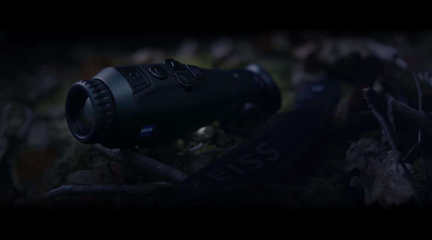 Zeiss DTI 3-35 Thermal Imaging Hunting Camera with 35mm focal length, up to 4x zoom, HD display resolution, and 15GB internal storage